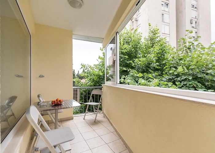 Miaa Apartment Split