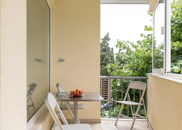 Miaa Apartment Split